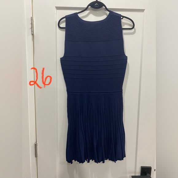 Diane vonFurstenberg navy blue dress - size medium. EUC - Picture 2 of 2